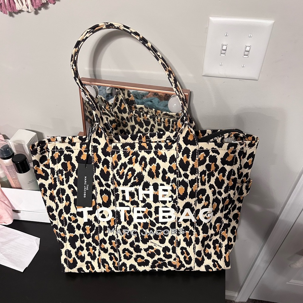 Marc Jacob’s the tote bag Leopard